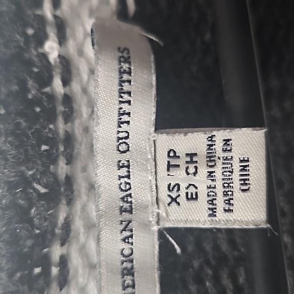 AMERICAN EAGLE OUTFITTERS SWEATER - Picture 2 of 4